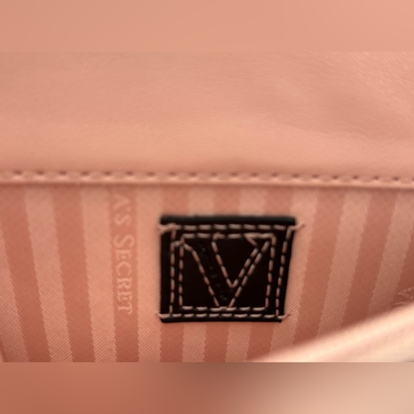 Victoria's Secret Black V-Quilt Tech Wristlet Wallet - Picture 7 of 10